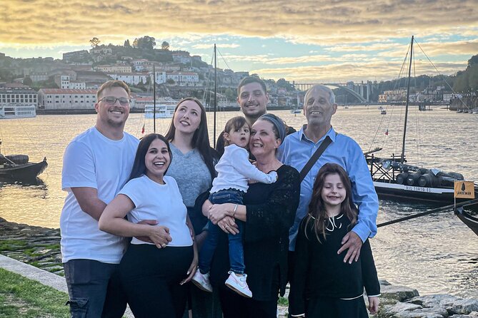 Photoshoot Session for Solo, Couples and Groups in Porto area - Pose help that makes a difference, especially in Porto