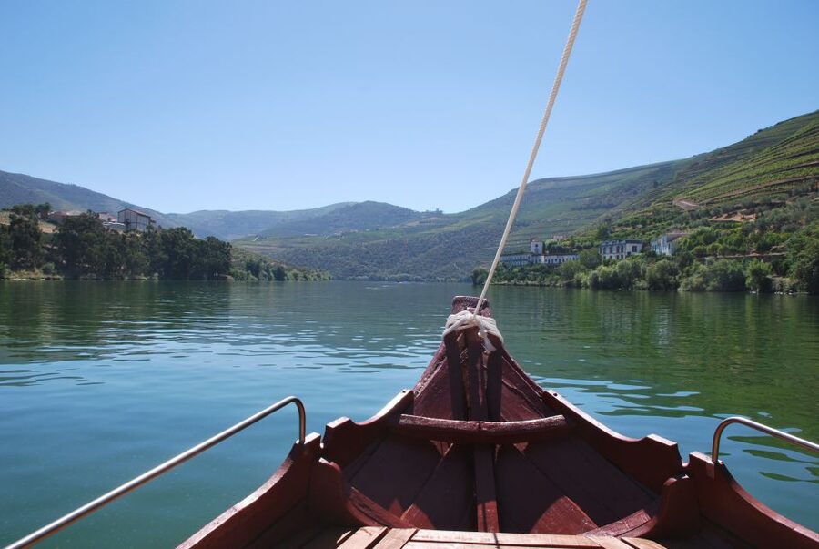 Pinhão: 2-Hour Rabelo Boat Tour with Audio Guide - Getting to the Magnifico Douro Pier near the iron bridge