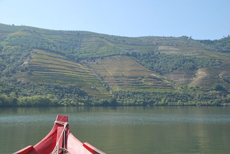Pinhão: Rabelo Boat 1-Hour Tour - Pinhão departure and the iron bridge moment