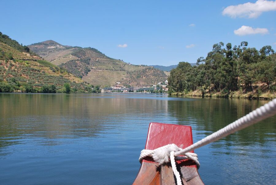 Pinhão: Rabelo Boat 1-Hour Tour - Rabelo-style comfort: open-air thrills vs rainy-day coverage