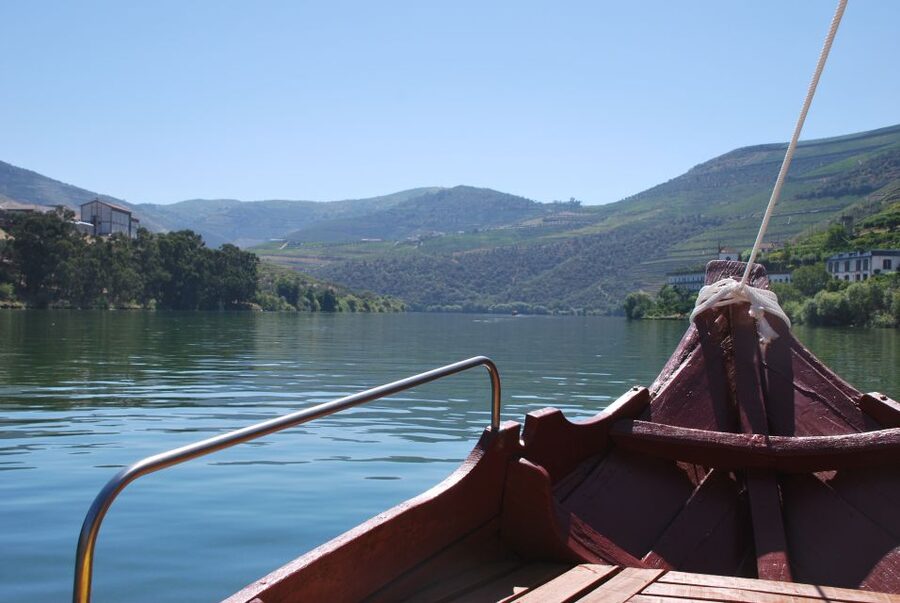 Pinhão: Rabelo Boat 1-Hour Tour - Meeting at Magnífico Douro Pier, and how to grab the best spot