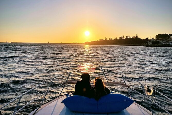 Port : 6 Bridges Cruise With Sunset option & Port wine - Boat comfort and photo strategy for a small-group sunset