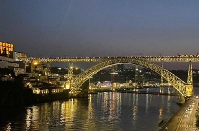 Port and Douro Wine Private Tasting and Pairing with a Sommelière - Douro producer stop at midday: still wines and petiscos rules