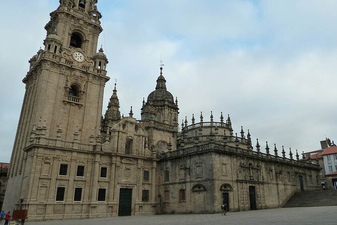 Port to Santiago de Compostela with up to 3 stops - Private Porto to Santiago, with stops you control