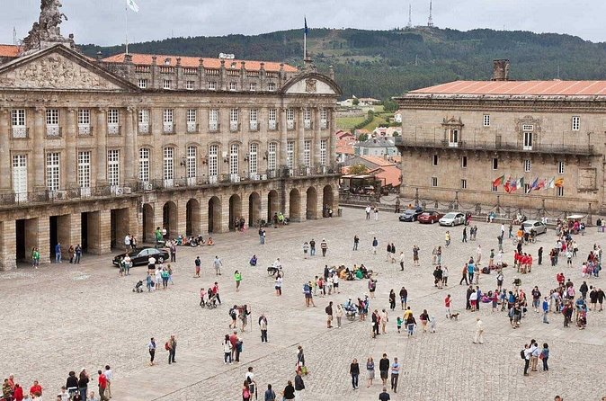 Port to Santiago de Compostela with up to 3 stops - Comfort and the on-board extras that reduce travel friction