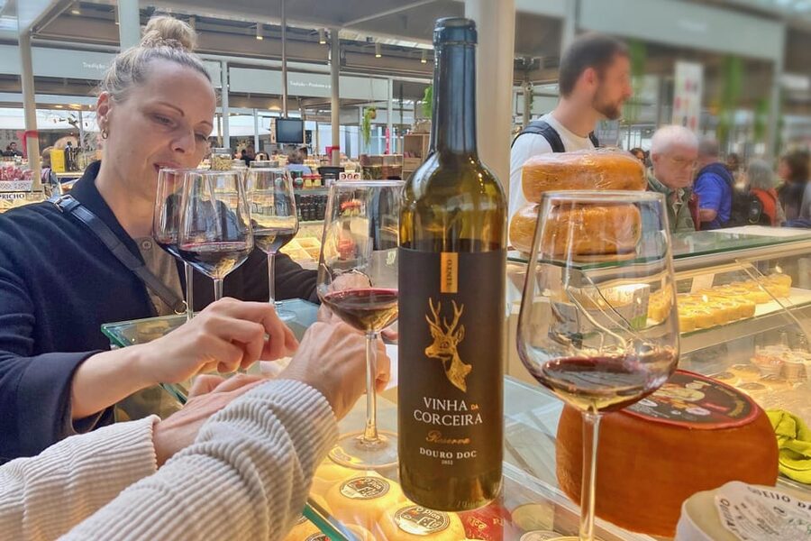 Port wine & wine walking tour with culture - max 8 pax - Crossing to Dom Luis Bridge and the shift to Gaia