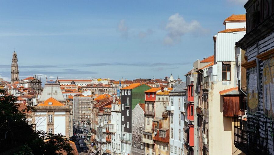 Porto: 2.5-Hour Private City Tour Off the Beaten Track - Rua das Flores: Small Streets, Big Context