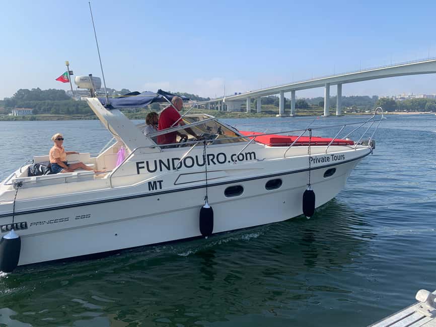 Porto: 2-Hour Boat Tour on the Douro River - On-board vibe: friends, music, and that relaxed “no rush” feeling