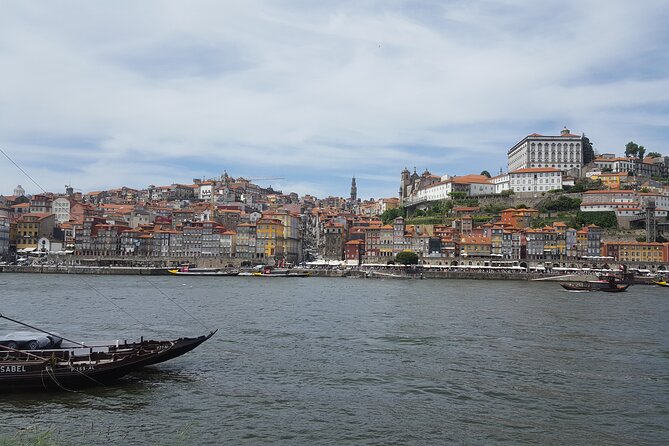 Porto: 2h Private Tour (1 to 6 people) on the Douro River with a local - Guide style in plain terms: Porto stories you can use