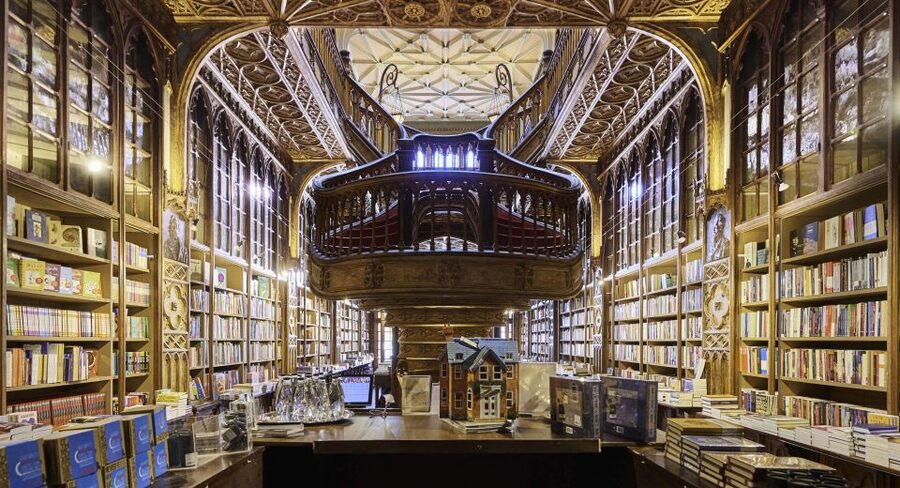 Porto: 3-Hour Walking City Tour & Lello Bookstore Visit - Porto Cathedral: the kind of stop that builds the story