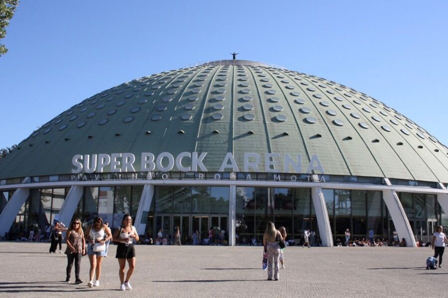 Porto 360 45 ' guided tour to Super Bock Arena - The panoramic routine: photo stop, then wine, then a sweet surprise
