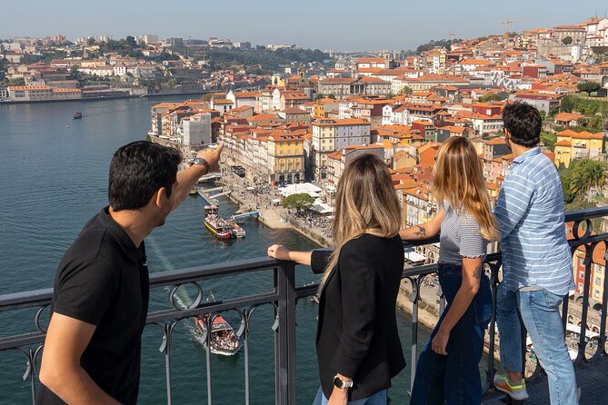 Porto 360°: Helicopter Flight, Guided Walking Tour & River Cruise - Group size and guide quality: what you can learn from the names