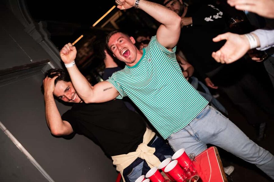 Porto: 4 Bar Pub Crawl, 7 Drinks, & Skip-the-Line Club Entry - Fonte dos Leões: where the crawl kicks off
