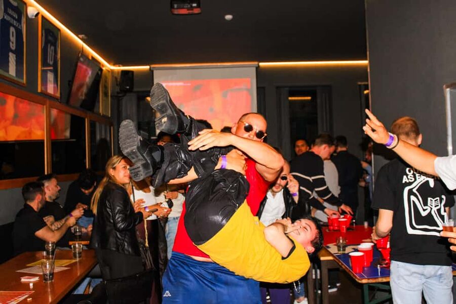 Porto: 4 Bar Pub Crawl, 7 Drinks, & Skip-the-Line Club Entry - Timing and practical tips for a smooth 5 hours