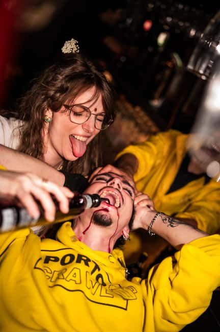 Porto: 4 Bar Pub Crawl, 7 Drinks, & Skip-the-Line Club Entry - Games and 7 drinks: how the night gets social