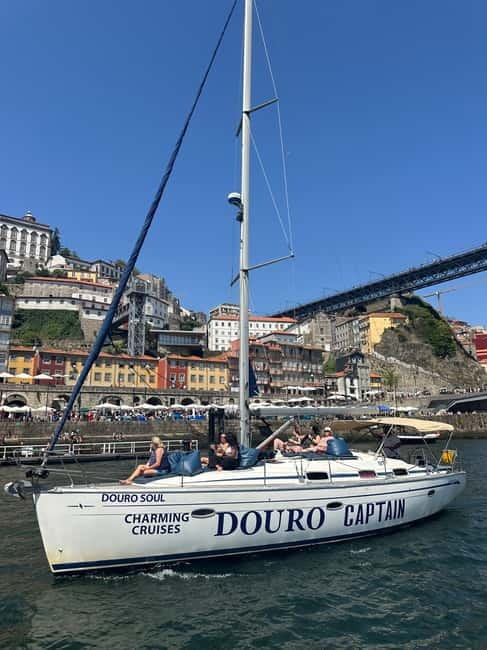Porto 4H: Charming cruise, wine tasting, and vintage van tour - Foz do Douro, the estuary, and the Atlantic entrance