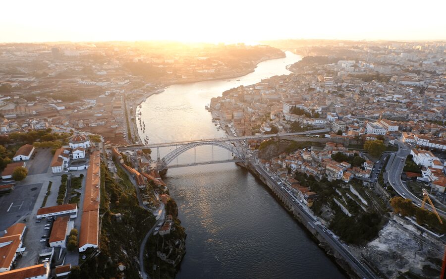 Porto: 5D Flight over de City for all family. - The pacing for families, including the “too short” reality