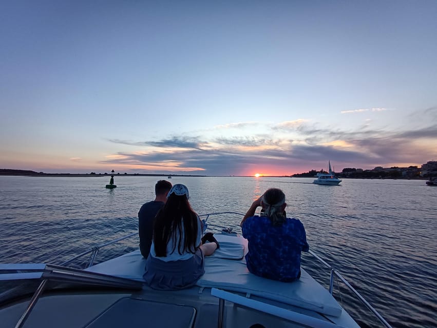 Porto: 6 Bridges and Ribeira Boat Tour with Sunset Option - On board comfort: welcome drink, skippers, and small-group pace