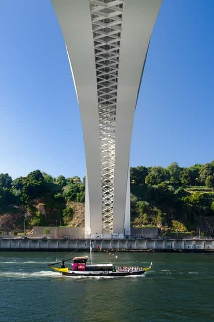 Porto: 6 Bridges Cruise on a Traditional Rabelo Boat - Getting to Douro Acima Pier at Ribeira Square