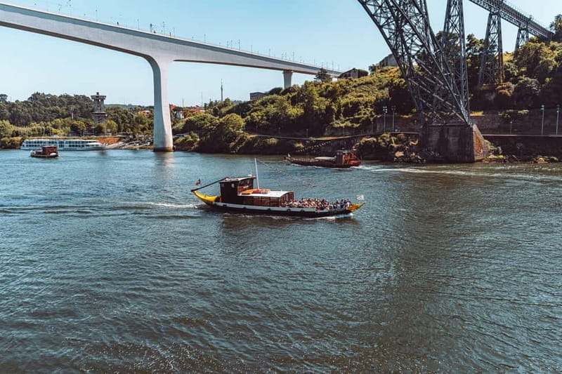 Porto: 6 Bridges Cruise on a Traditional Rabelo Boat - Audioguide on a QR Code, Plus the Phone-and-Headphone Advantage