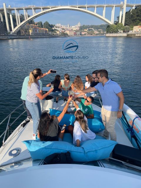 Porto: 6 Bridges Cruise, Welcome Drink & Sunset Option - What to wear and what to bring (so the boat feels good)