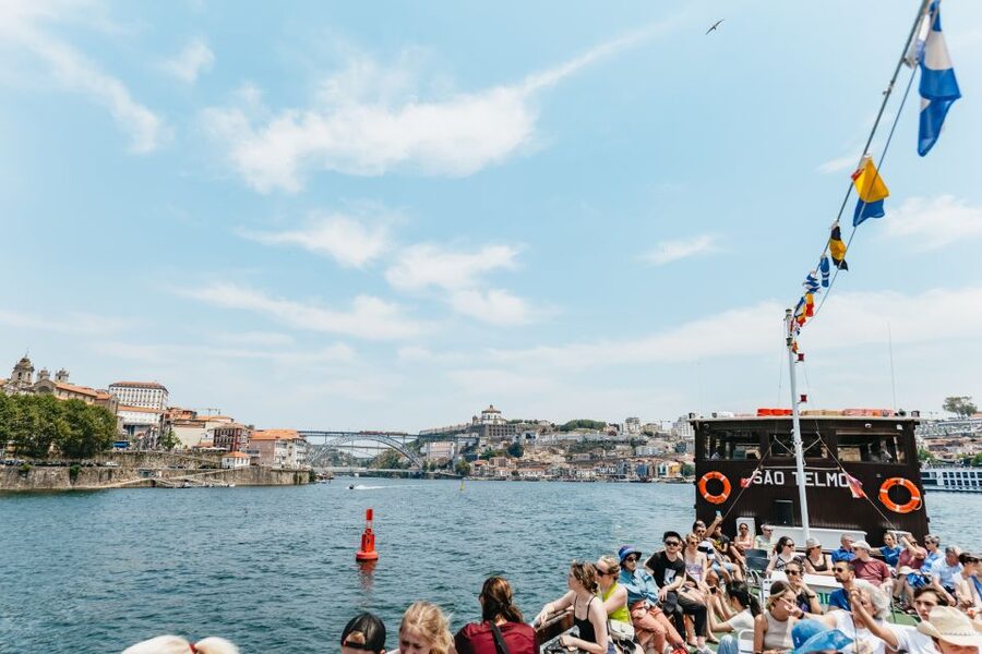 Porto: 6 Bridges Douro River Cruise - From the dock: check-in at Cais da Estiva without stress