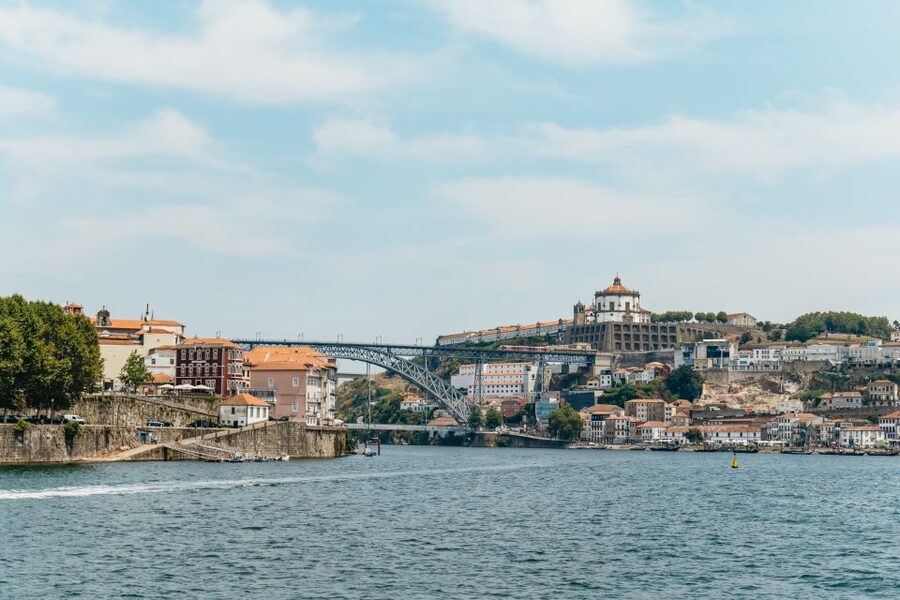 Porto: 6 Bridges Douro River Cruise - Narration and guiding: how the commentary holds your attention