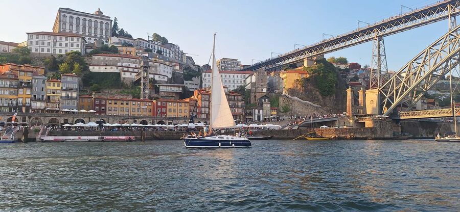 Porto, a cruise with open sails, drinks&snacks - Porto and Gaia look better from Thullium’s open sails