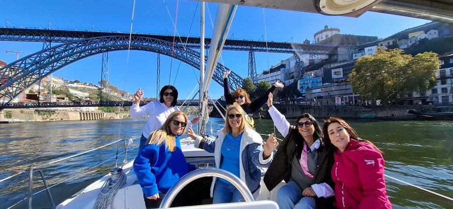 Porto, a cruise with open sails, drinks&snacks - Drinks and snacks: small-group service that keeps the mood easy