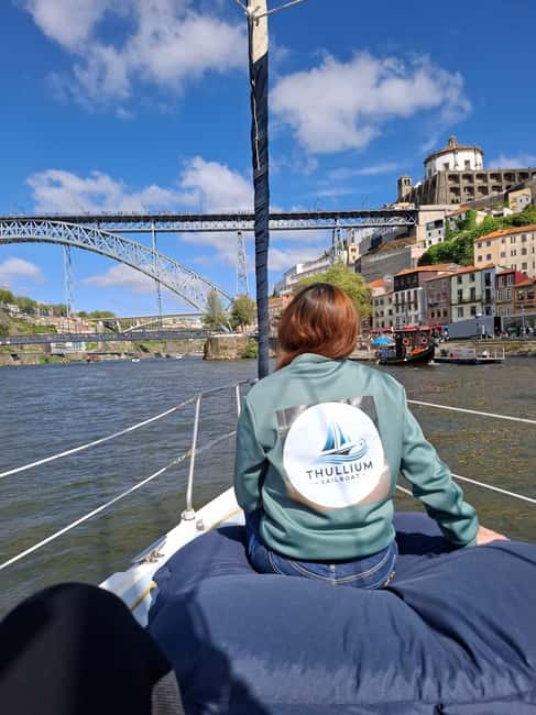 Porto, a cruise with open sails, drinks&snacks - The boat experience: Hunter 356, blankets, and a real bathroom