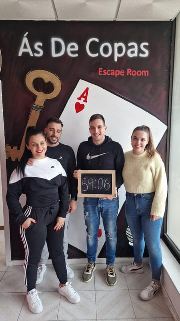 Porto: Ace of Cups Escape Room Expereince - Language realities: Portuguese and English during the session
