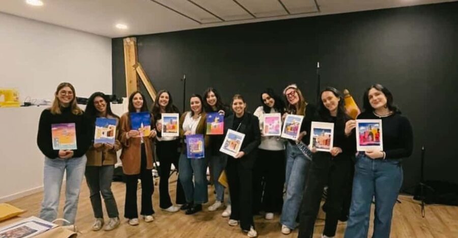 Porto: Acrylic Painting Workshop for Groups or Individual - What you take home: the finished canvas and a transport bag