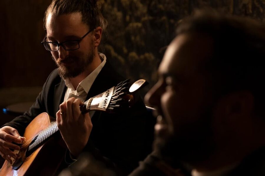 Porto: An Intimate Fado Show in a Historical Tavern - Finding the Hall in Porto: What to Do Before the Music Starts