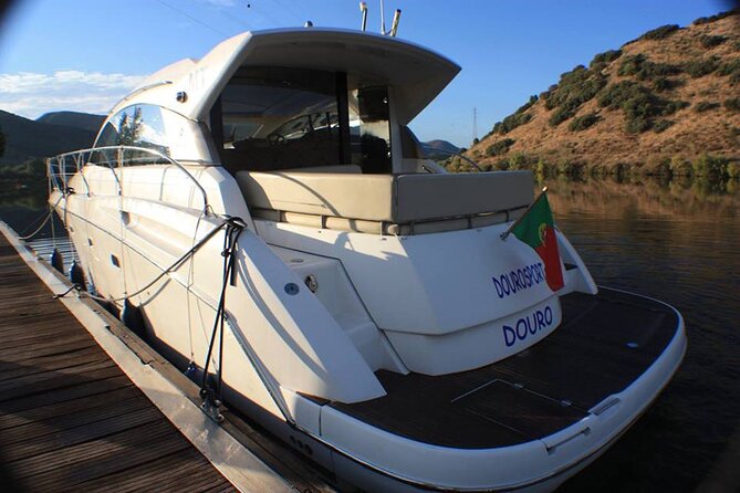 Porto and Douro: Private tour in Yacht - Ribeira and the Porto Name Story: Cais da Ribeira on the Water
