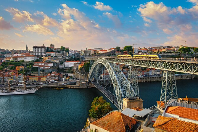 Porto Audio guided walking tour 3h00 and 27 audio commentary - The smart idea here: learn Porto while you walk, at your own speed