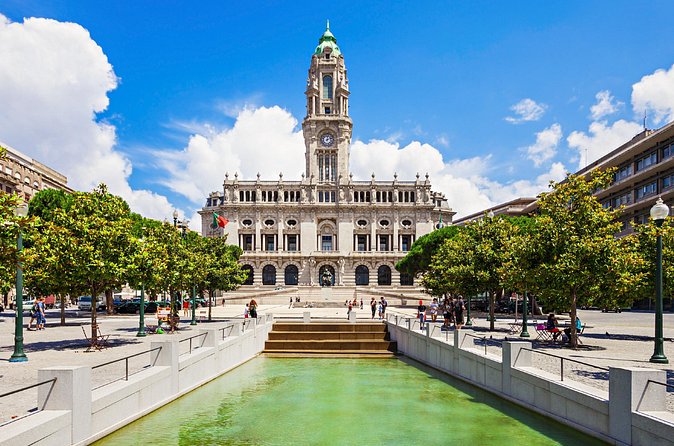 Porto Audio guided walking tour 3h00 and 27 audio commentary - Fernandina Wall and the Church of Santa Clara: Porto’s past made visible