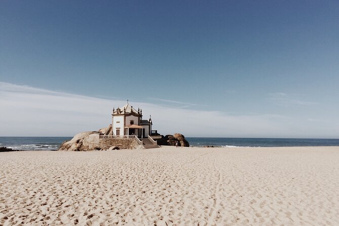 Porto: Aveiro with cruise, Costa Nova, Capelha do Senhor da Pedra - Guide and group size: what can help or distract