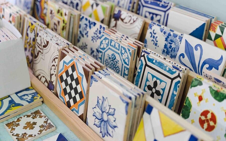 Porto: Azulejos Tiles Walking Tour - Igreja do Carmen: How Tiles Turn a Church Into a Message Wall