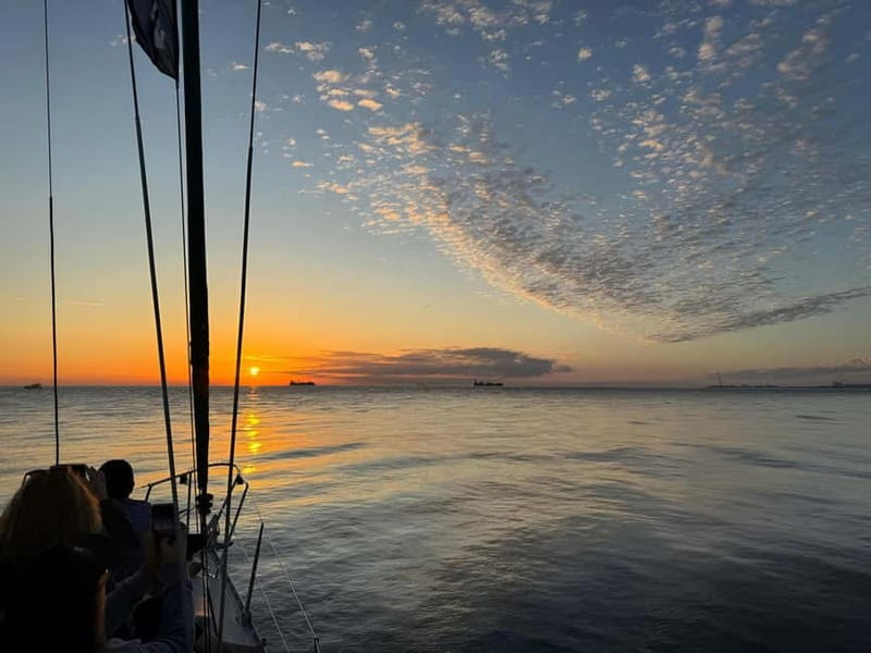 Porto: Best Exclusive Charming Sailboat Sunset - Porto and Gaia at sunset, but from a real angle