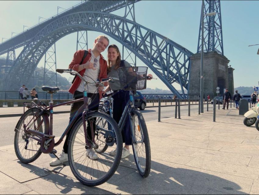 Porto: Bicycle Rental - Building your own route from downtown lanes to seaside roads