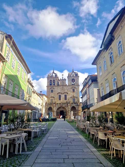 Porto:Braga & Guimarães Small-Group Full Day Tour with lunch - Bom Jesus do Monte: Baroque staircase views and a guided start