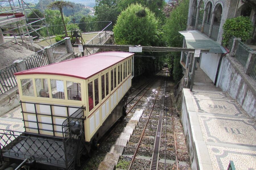 Porto:Braga & Guimarães Small-Group Full Day Tour with lunch - Why the guide makes the difference on a day like this