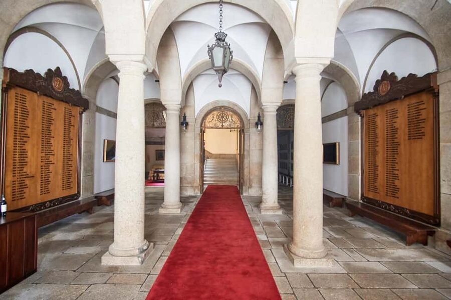Porto: British Factory House Entry Ticket - Entering from R. do Infante Dom Henrique 8, and making the most of 1 hour