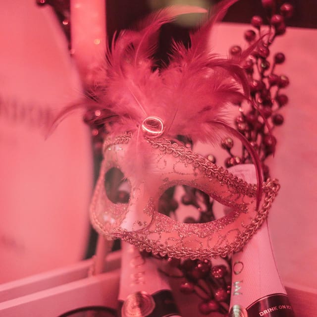 Porto: Cabaret & Pole Shows, with a Welcome Drink! - Mask Porto in One Look: A 1-Day Night Out That Feels Like a Real Event