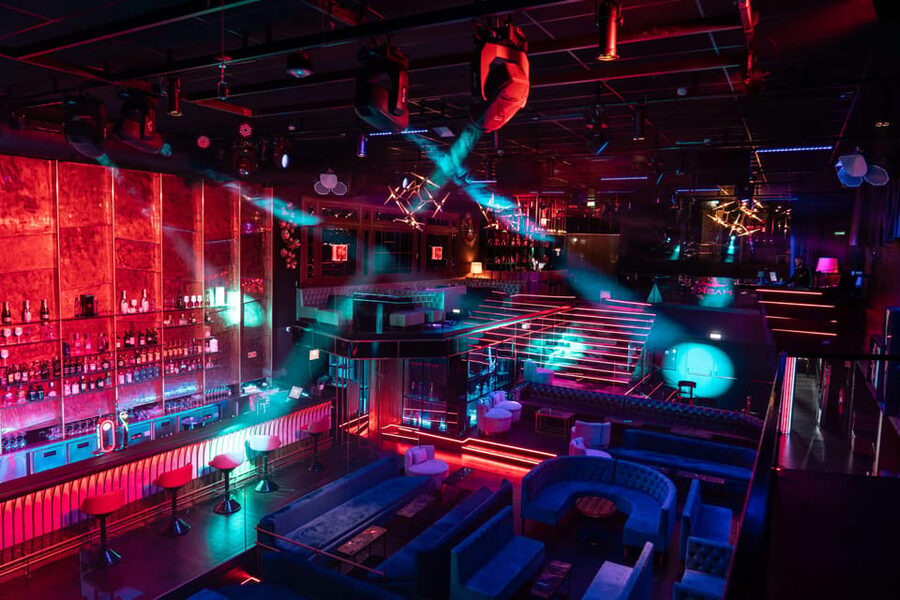 Porto: Cabaret & Pole Shows, with a Welcome Drink! - Arriving and Settling Into the Club and VIP Area