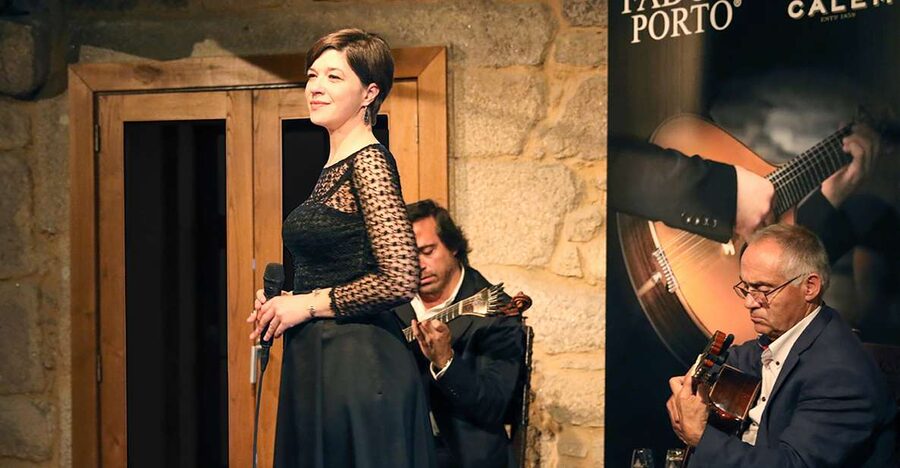 Porto: Cálem Cellar Tour, Fado Show & Wine Tasting - Group Size and Listening Tips (How to Make It Feel Less Rushed)