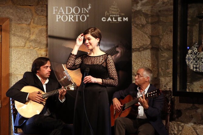 Porto: Cálem Cellar Tour, Live Fado Show and Wine Tasting - Cálem in Vila Nova de Gaia: an efficient start that sets the tone