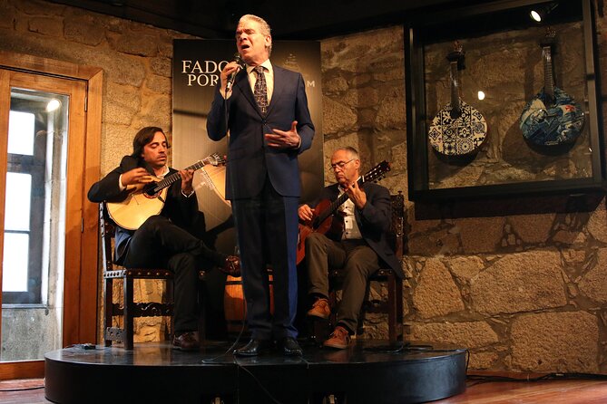 Porto: Cálem Cellar Tour, Live Fado Show and Wine Tasting - Port tasting during the show: what you’ll drink and why it works