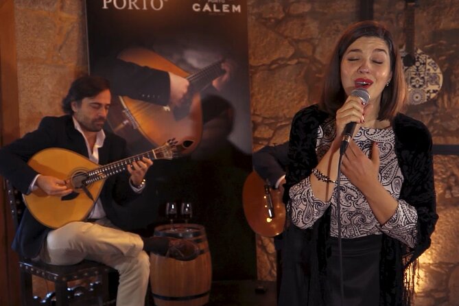 Porto: Cálem Cellar Tour, Live Fado Show and Wine Tasting - Group size and pacing: when the “efficient” part becomes a downside
