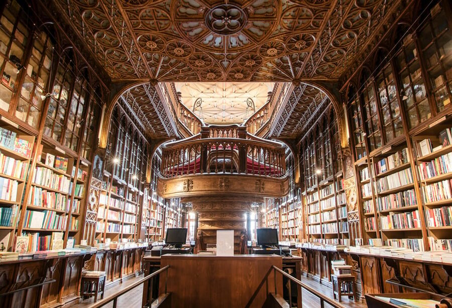 Porto: City Center Walking Tour - Igreja de São Francisco, baroque drama, and the catacombs
